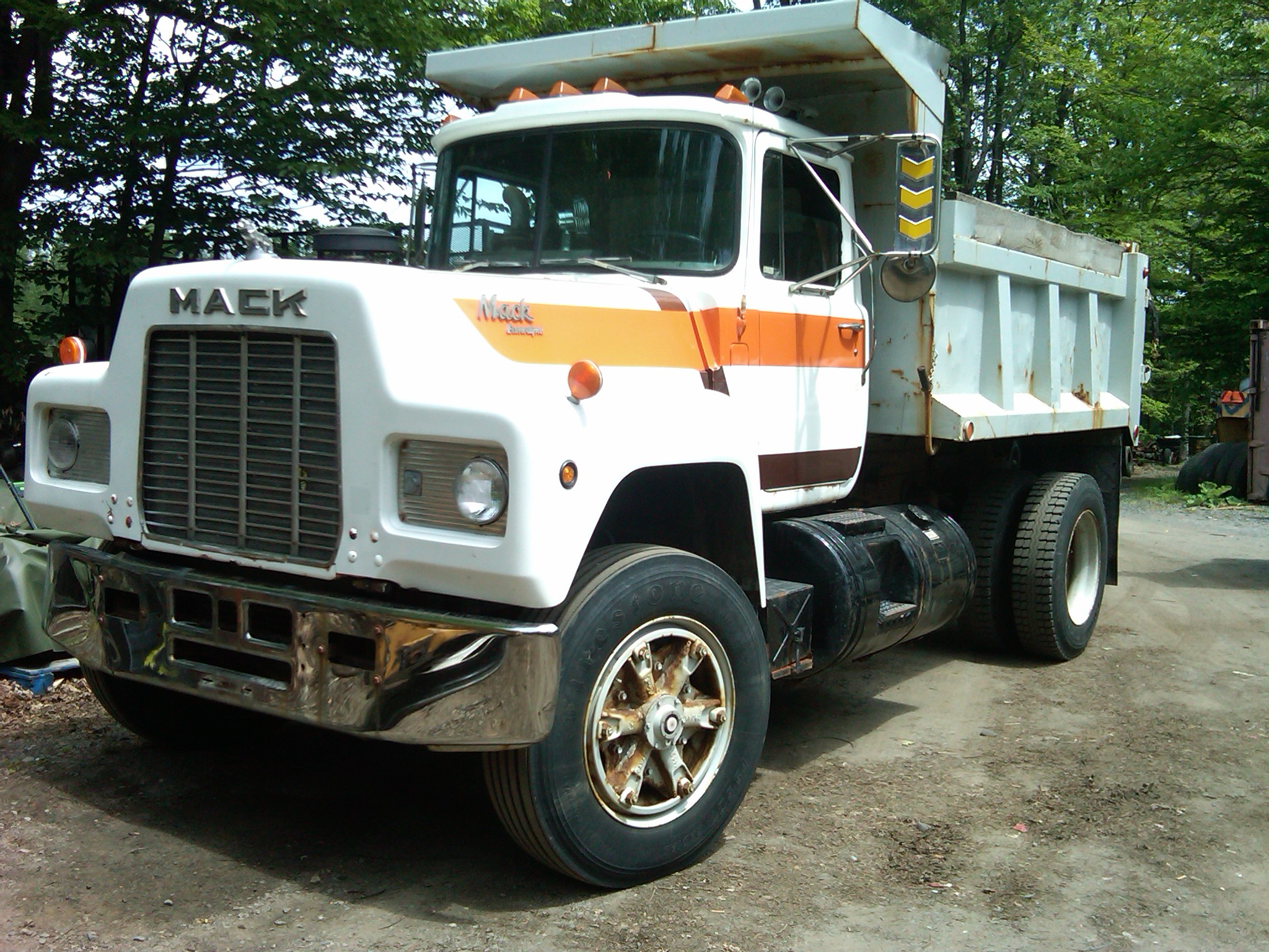 1990 Mack RD688