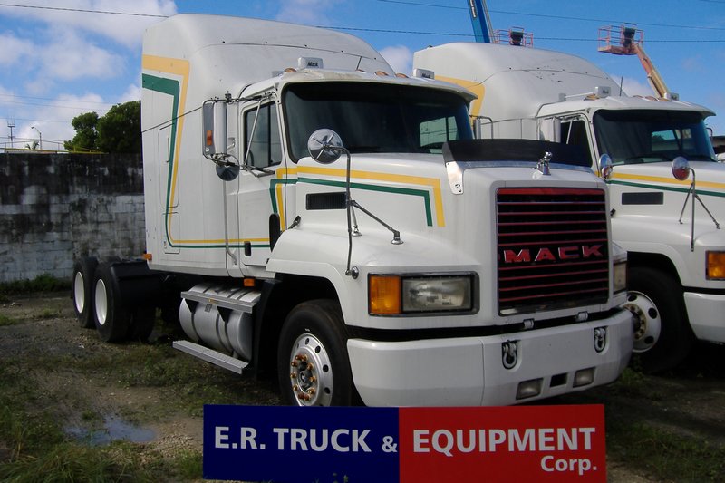 Truck 2000 Mack CH613 For Sale
